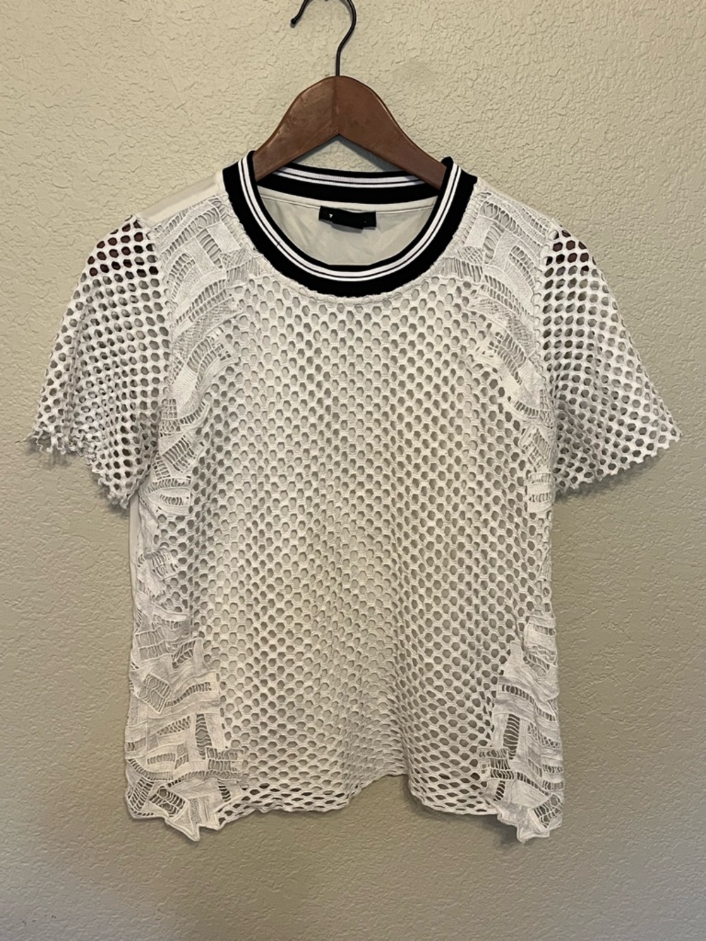 Trouve White Open-Knit Mesh Crochet Overlay Top Black Trim Collar Size XS